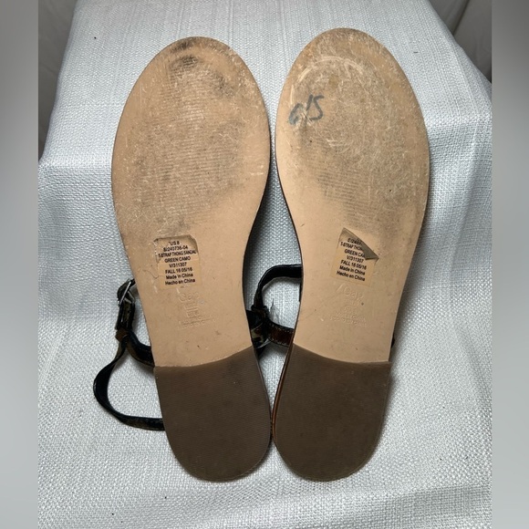 GAP Camo T-Strap Sandals - Size 8 - Great Condition! - Picture 4 of 4